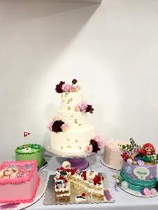 Best Wedding Cakes GTA , Pink burgundy flowers wedding cake - Photo 2