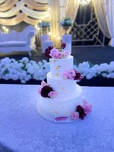 Best Wedding Cakes GTA , Pink burgundy flowers wedding cake - Photo 5