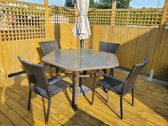 TABLE PATIO