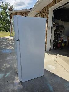 Kenmore 18.2 Cubic Foot Fridge - Photo 2