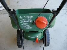 Scotts Seed/Fertilizer Spreader with EdgeGuard - Photo 2