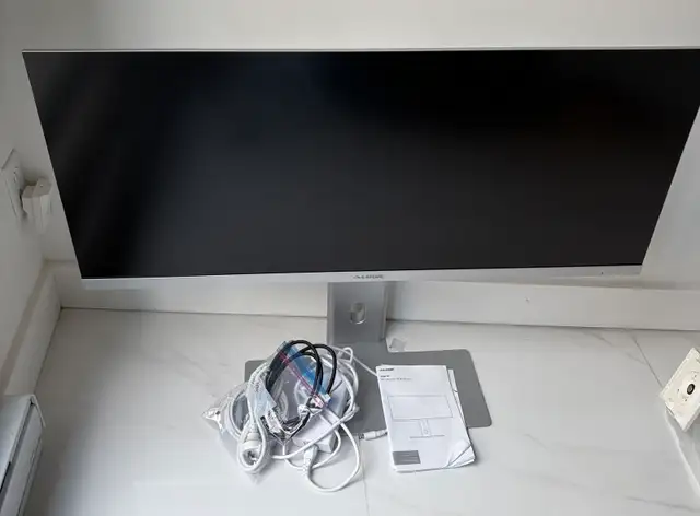 ALogic monitor and Vivo arm
