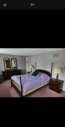 Bedroom Dresser, Mirrors & 2x Night Stands