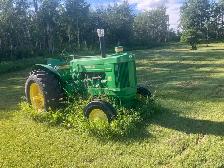 antique John Deere tractor - Photo 2