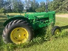 antique John Deere tractor - Photo 5