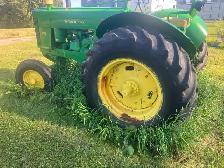 antique John Deere tractor - Photo 6