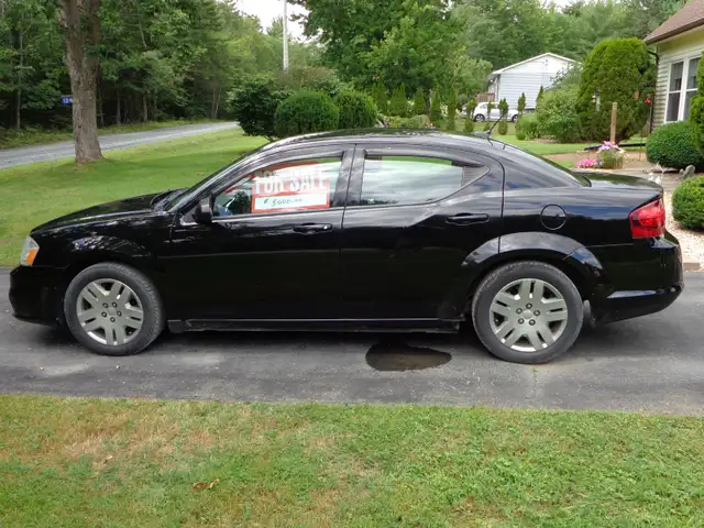 2014 Dodge Avenger (low kms)