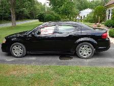 2014 Dodge Avenger (low kms)