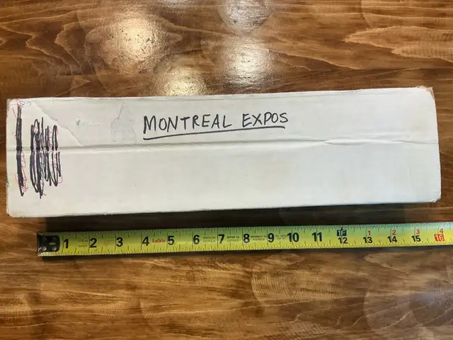 Montreal Expos Box of Baseball Cards !