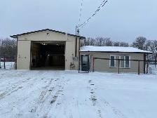 Workshop/Storage Garage & Suite - Photo 2