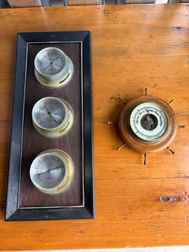 2 Barometers