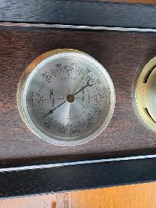 2 Barometers - Photo 4