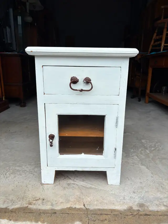 Solid Wood Side Table (Needs new paint job)