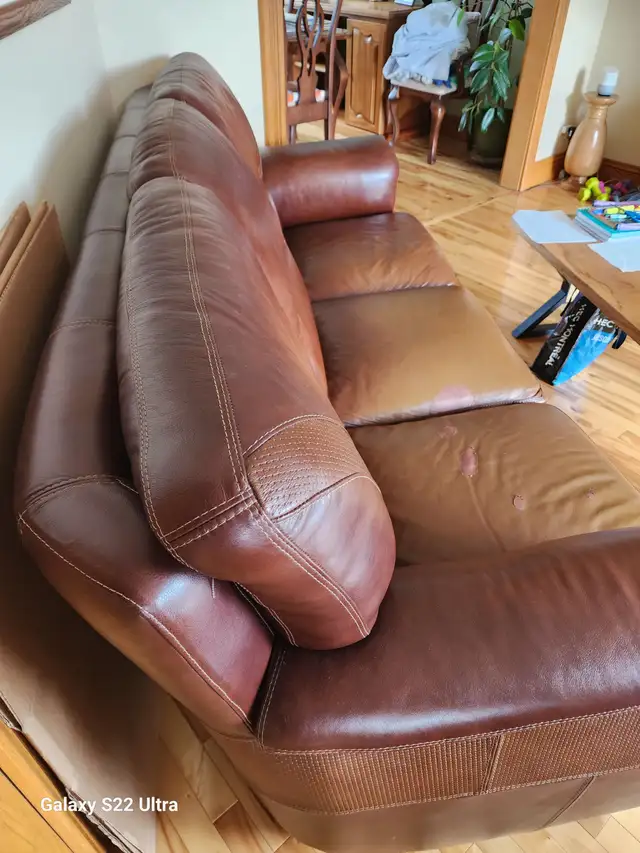 DIVAN EN CUIR VÉRITABLE À VENDRE