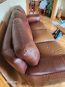 DIVAN EN CUIR VÉRITABLE À VENDRE
