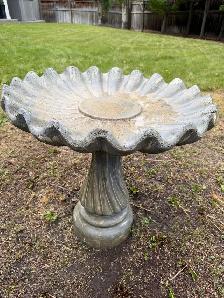 Bird bath - solid stone 26.5" diameter $40 - Photo 2