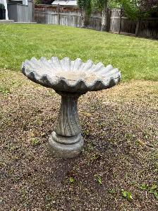Bird bath - solid stone 26.5" diameter $40 - Photo 3