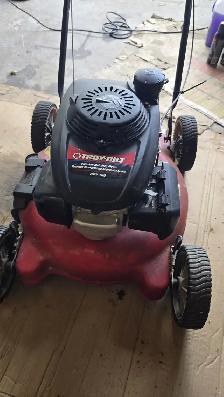 Lawnmower $250 Honda GCV 160 Troy Built - Photo 4
