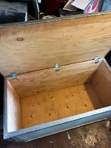 wood chest or toy box large $20 - Photo 2