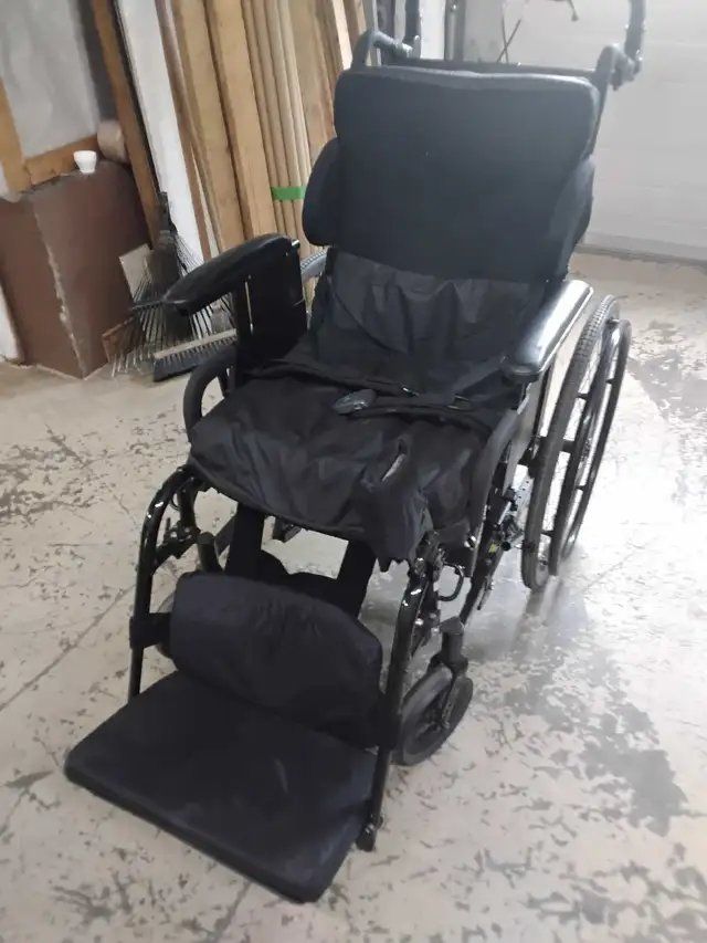 Chaise roulante de qualité a vendre