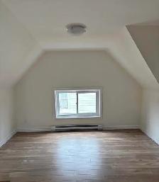 Newley Renovated 2bdrm Apartment - Photo 2