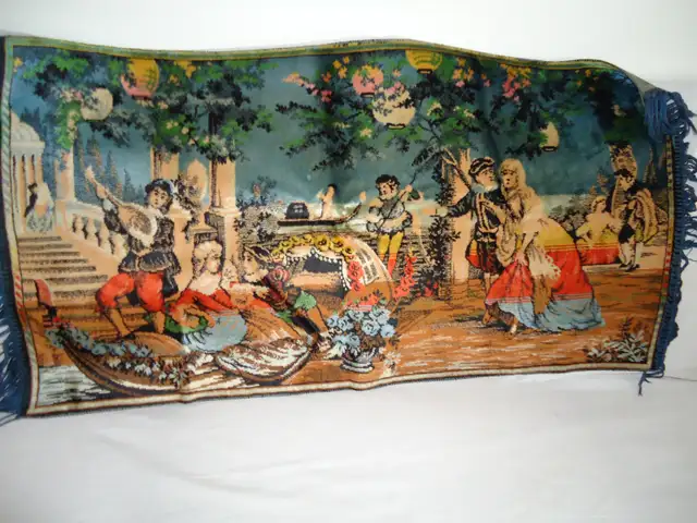 WALL CARPET