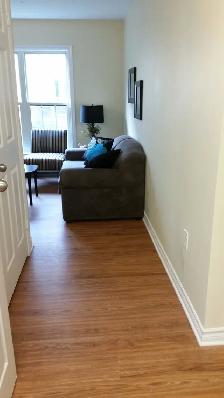 3 Bedroom Apartment – Adelaide St. N. - Photo 2