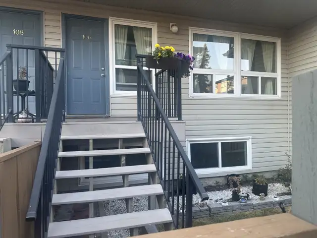 3 Bed   Den Townhouse Style Apartment