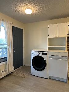 3 Bed   Den Townhouse Style Apartment - Photo 3