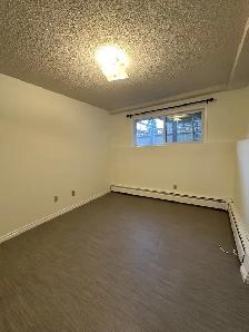 3 Bed   Den Townhouse Style Apartment - Photo 8