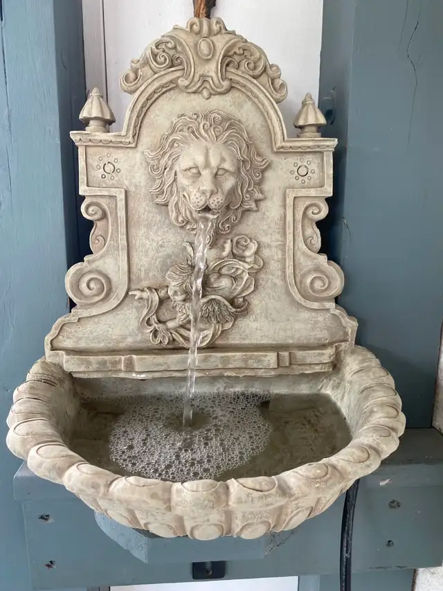 Garden or Indoor Classic Fountain (with Frog!)