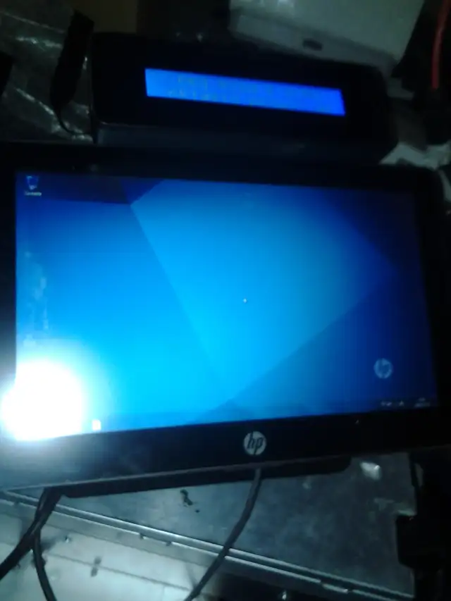 HP RP2 Retail System  rear display 200  pos stations thermal rec