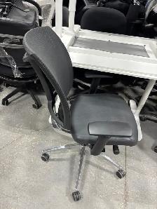Teknion Visio Synchro Tilt Chair! - Photo 2