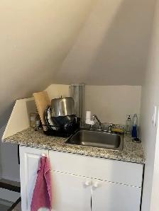 Bright & Affordable Studio Apartment – All Inclusive! - Photo 9