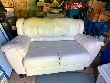 DOWNSIZING-SELLING ONE NICE LEATHER LOVE SEATAS PICTURED