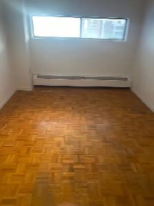 3 Beds 1 Bath - Apartment - Photo 2