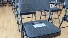 chair and Bluetooth speaker for rent - Photo 2