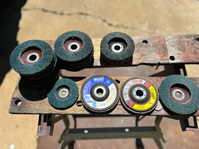 SELECTION OF FLAP ABRASIVE FLEX DISCSAS PICTURED