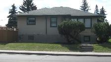 Bedroom for Rent (across Westmount Mall) - Utilities Included - Photo 11