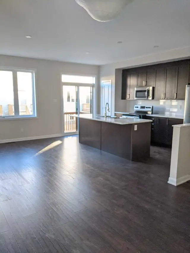 townhouse Barrhaven immediate move in
