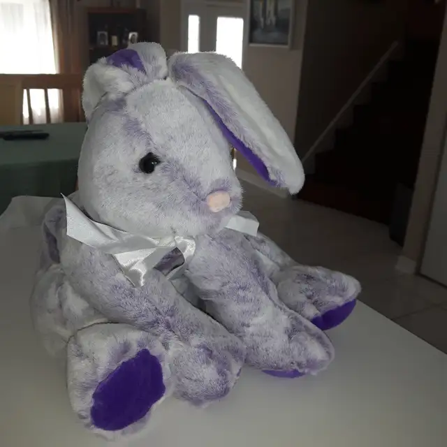 BEAU GRAND LAPIN NEUF UNIQUE 20'HAU LILAS MAUVE SUPER-DOUX$20.00