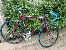 VÉLO DE ROUTE PEUGEOT/ROAD BIKE PEUGEOT