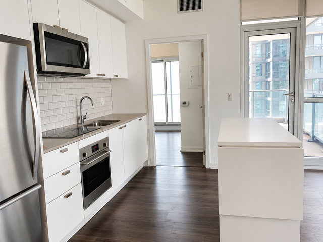 Sheppard DonMills 2 Bed 2 Bath 1 Parking 1 Locker Condo for Rent