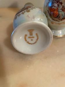 Beautiful Vintage Porcelain Bud Vases – made in - Photo 2