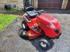 Toro XL460 Lawn Tractor - Photo 2