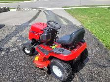 Toro XL460 Lawn Tractor - Photo 3