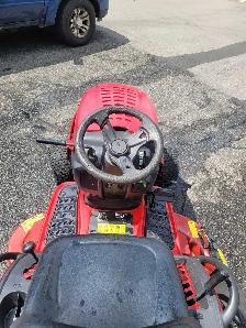 Toro XL460 Lawn Tractor - Photo 5
