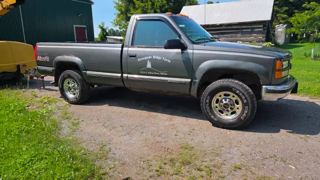 1999 GMC 2500 4x4 Pick-Up Truck