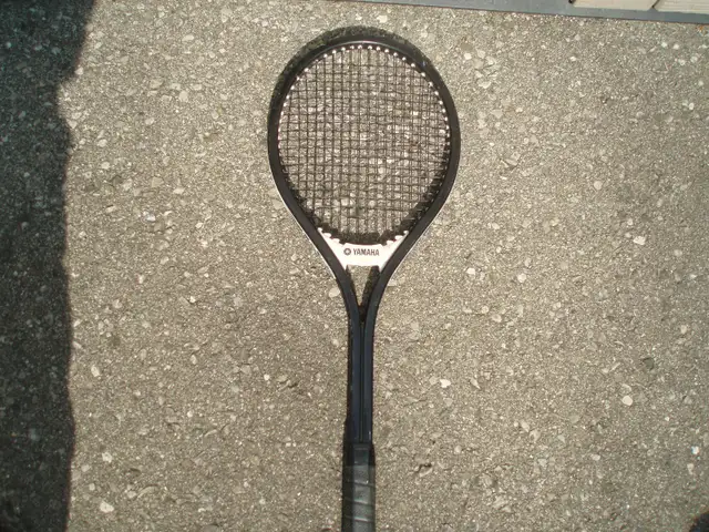 YAMAHA  TENNIS RACKET -  HIGH QUALITY  - LIKE NEW