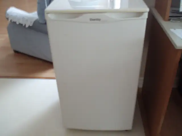 DANBY MINI - FRIDGE - 3.2 CU. FT. EXCELLENT CONDITION